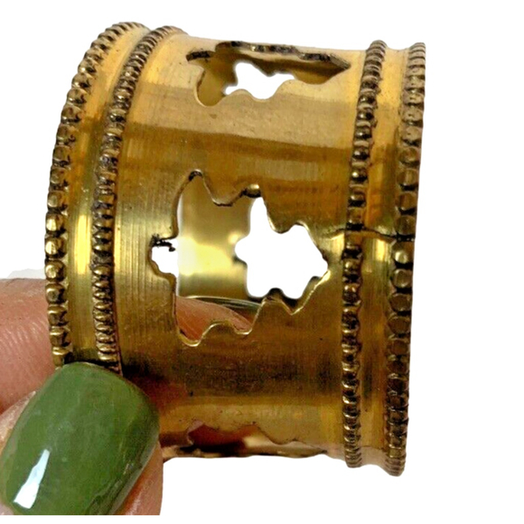 Sold - Vintage Classic Brass Christmas Tree Cut Out Round Napkin Rings Set of 8 - Picture 8 of 12